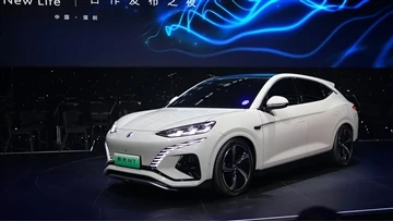 BYD SUV Denza N7 oficiāli prezentēts ar franču Devialet akustisko sistēmu