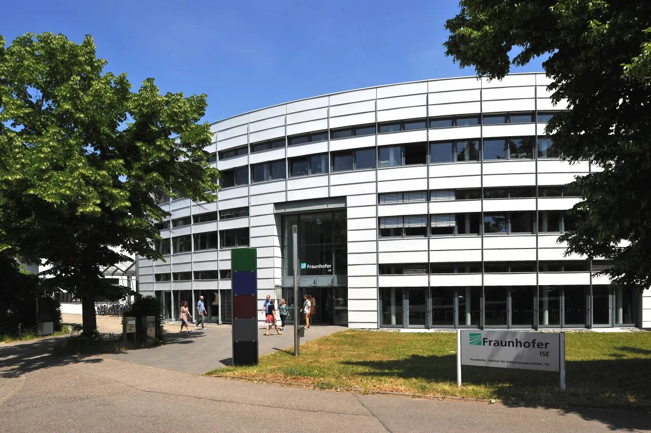 Fraunhofer ISE ražo vairāku savienojumu saules bateriju ar 36,1% efektivitāti