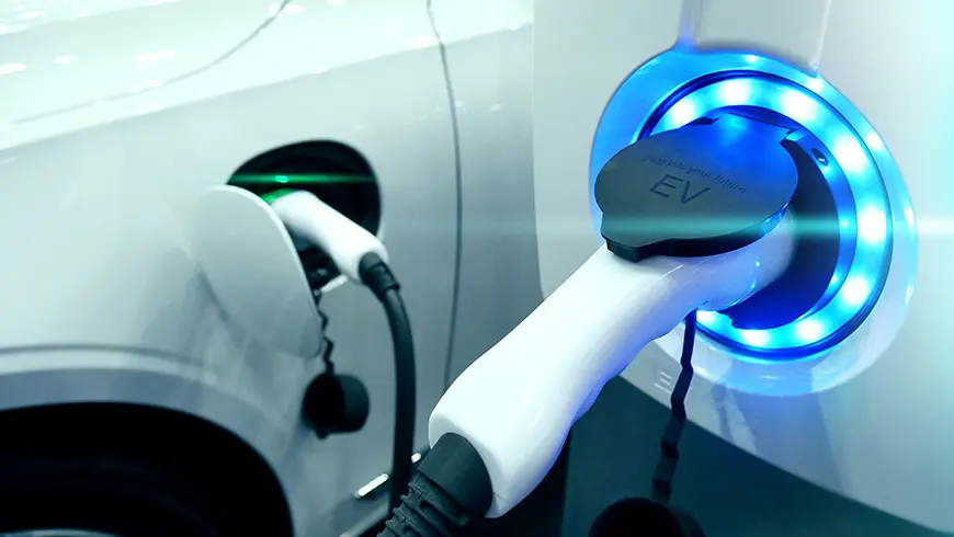 Apvienotā Karaliste un ES apspriedīs tarifus elektriskajiem transportlīdzekļiem