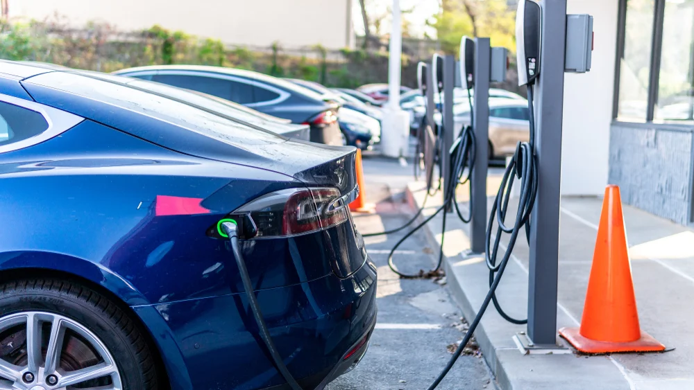 ACEA: Eiropas elektrisko transportlīdzekļu tirgus daļa līdz 2024. gadam pieau...