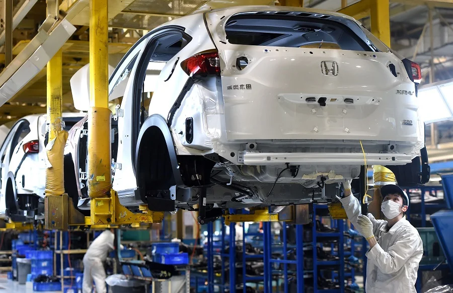 Toyota un Honda secīgi pārtrauca automobiļu biznesu Ķīnā