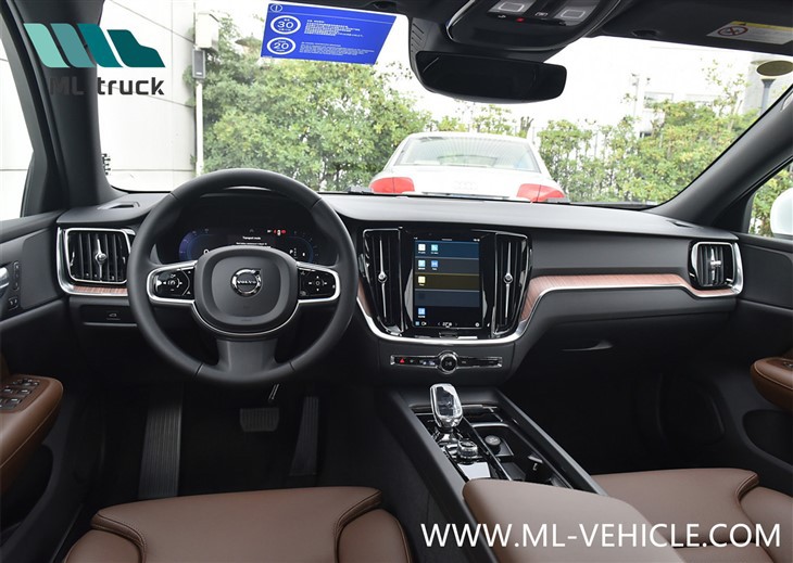 2025 VOLVO S60 Sedan