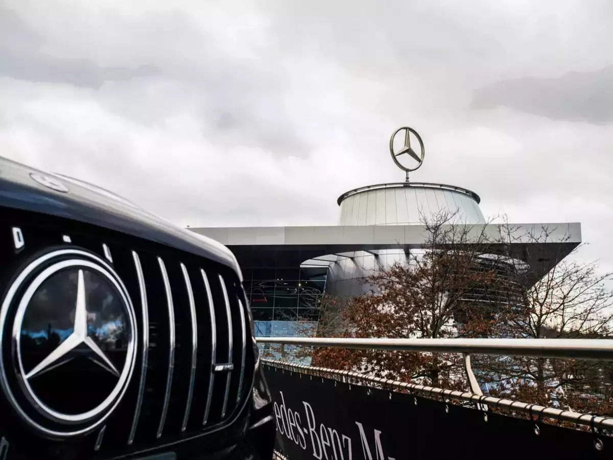 Mercedes-Benz Q3 EBIT salīdzinājumā ar gadu samazinās par 48%, plāno samazinā...