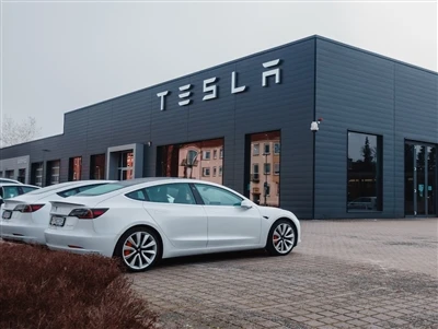 Tesla par 4% paaugstina algas Vācijas Gigafactory darbiniekiem