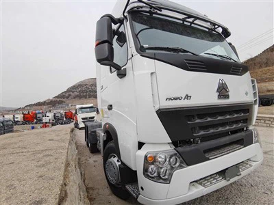 Jauna Sinotruk HOWO A7 CNG 6×4 420HP Tractor Truck HOHAN A7 6×4 traktora piekabe
